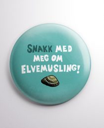 Snakk med meg om elvemusling! Jakkemerke til alle som er glad i elvene våre.