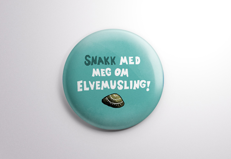 Snakk med meg om elvemusling! Jakkemerke til alle som er glad i elvene våre.